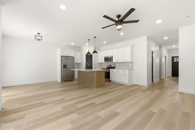 6592 Sylvania 6 Rd, Louisville, KY 40258