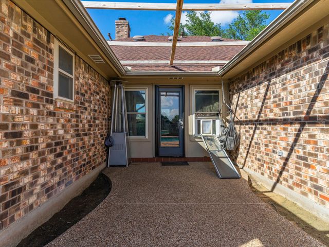 102 Kings Place, Joshua, TX 76058