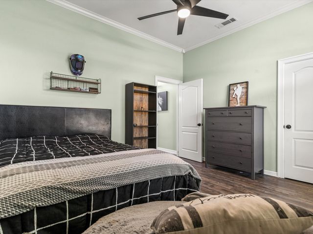 102 Kings Place, Joshua, TX 76058