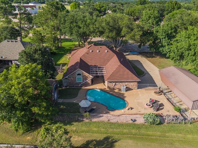102 Kings Place, Joshua, TX 76058