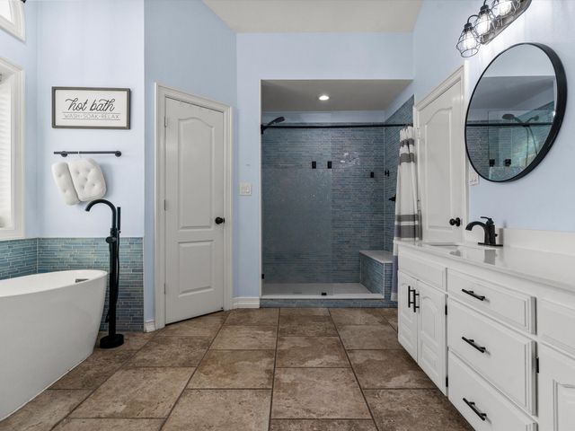 102 Kings Place, Joshua, TX 76058