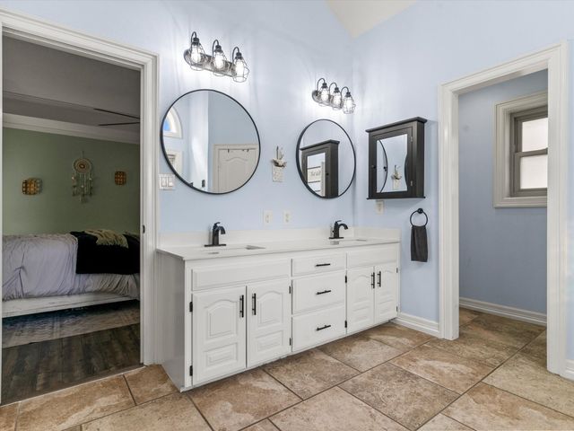 102 Kings Place, Joshua, TX 76058