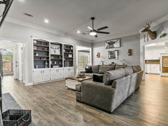 102 Kings Place, Joshua, TX 76058