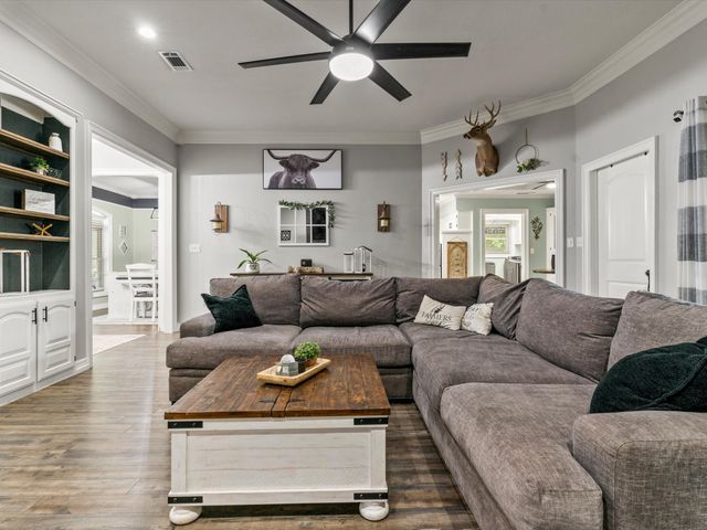 102 Kings Place, Joshua, TX 76058