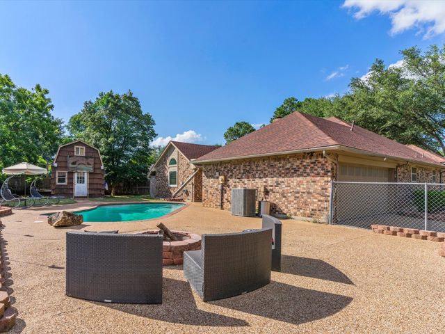 102 Kings Place, Joshua, TX 76058