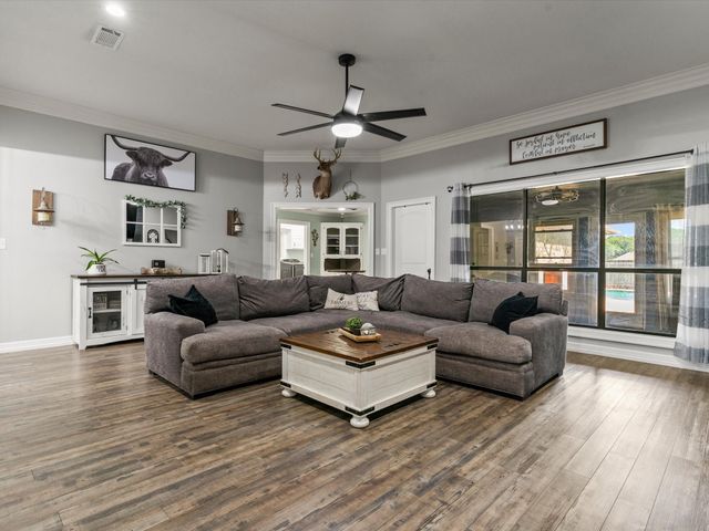 102 Kings Place, Joshua, TX 76058