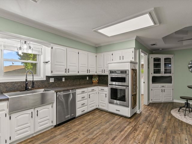 102 Kings Place, Joshua, TX 76058