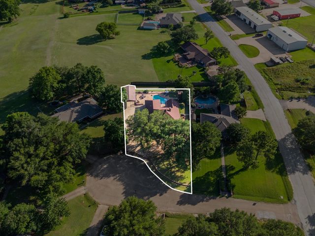 102 Kings Place, Joshua, TX 76058