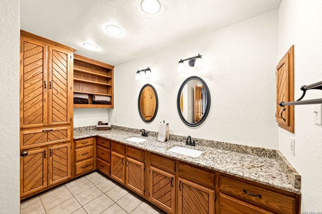 14320 La Vernia Rd, St Hedwig, TX 78152