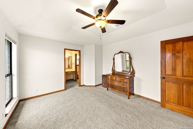 14320 La Vernia Rd, St Hedwig, TX 78152