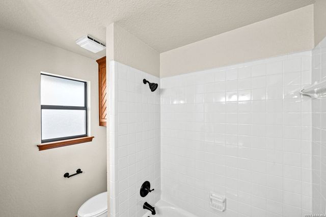 14320 La Vernia Rd, St Hedwig, TX 78152