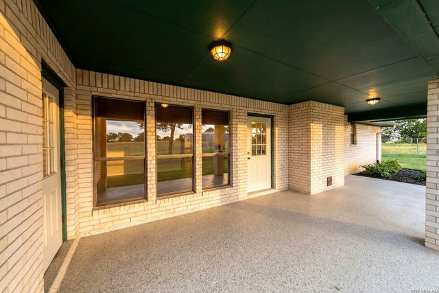 14320 La Vernia Rd, St Hedwig, TX 78152