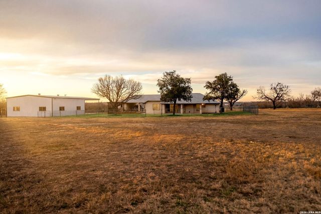 14320 La Vernia Rd, St Hedwig, TX 78152