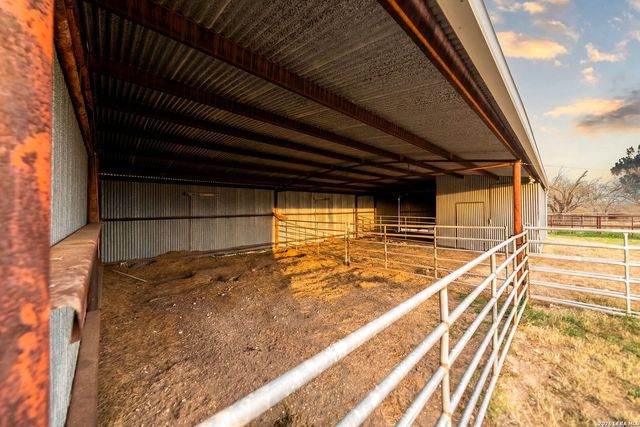 14320 La Vernia Rd, St Hedwig, TX 78152