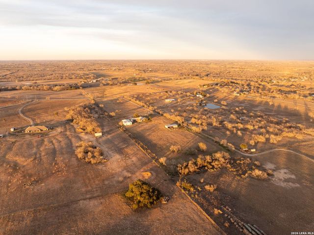 14320 La Vernia Rd, St Hedwig, TX 78152