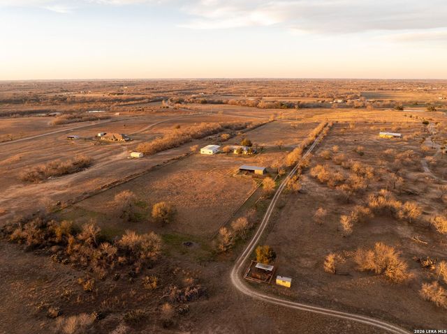 14320 La Vernia Rd, St Hedwig, TX 78152