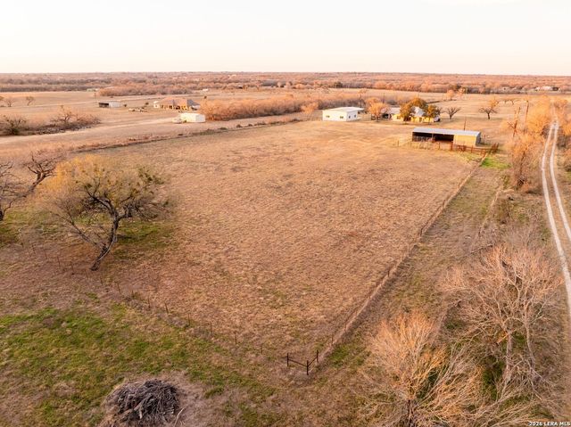 14320 La Vernia Rd, St Hedwig, TX 78152