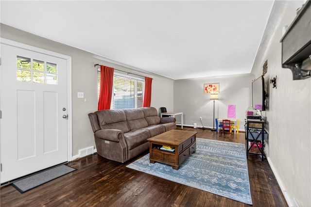 9860 Neuhart Blvd, Mccandless, PA 15090