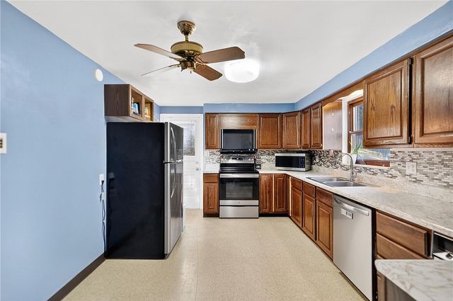 9860 Neuhart Blvd, Mccandless, PA 15090