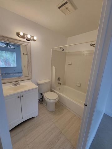 958 Coral Club Dr 958, Coral Springs, FL 33071