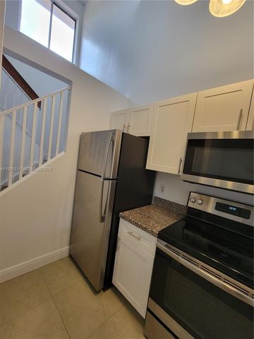 958 Coral Club Dr 958, Coral Springs, FL 33071