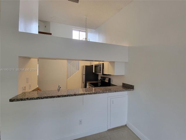 958 Coral Club Dr 958, Coral Springs, FL 33071