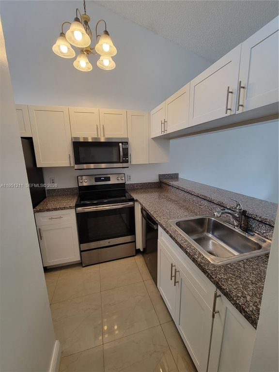 958 Coral Club Dr 958, Coral Springs, FL 33071