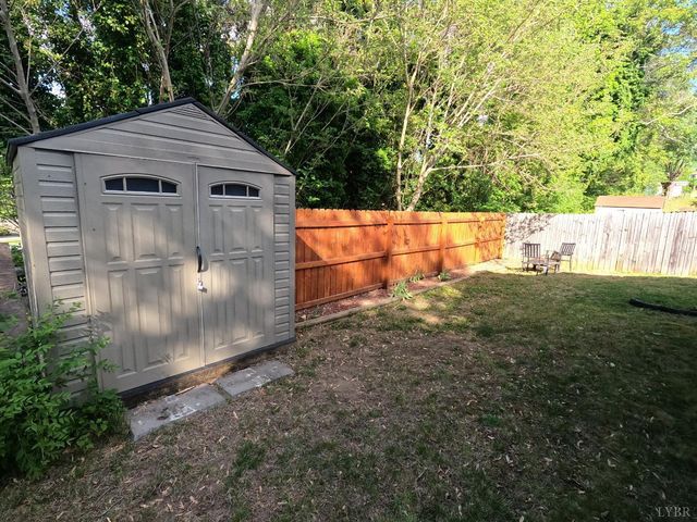 932 Bedford RD, Vinton, VA 24179