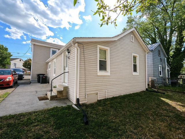 932 Bedford RD, Vinton, VA 24179