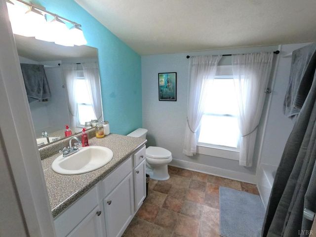932 Bedford RD, Vinton, VA 24179
