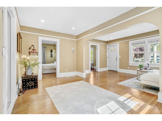 9842 Se HAROLD St, Portland, OR 97266