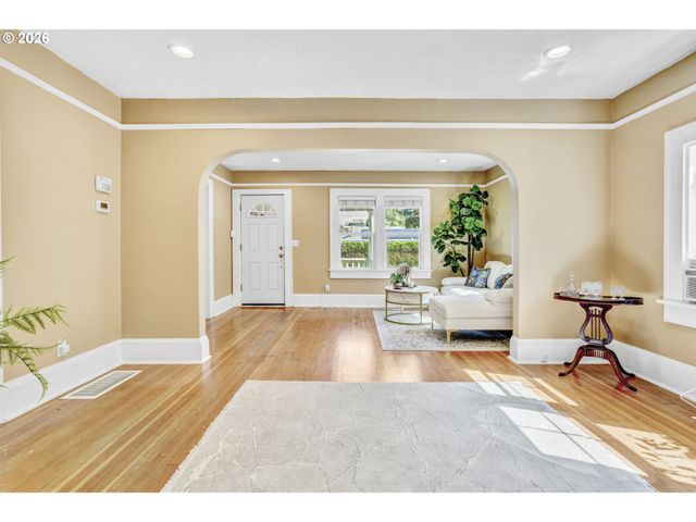 9842 Se HAROLD St, Portland, OR 97266