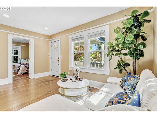 9842 Se HAROLD St, Portland, OR 97266