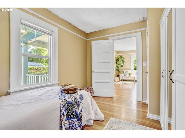 9842 Se HAROLD St, Portland, OR 97266