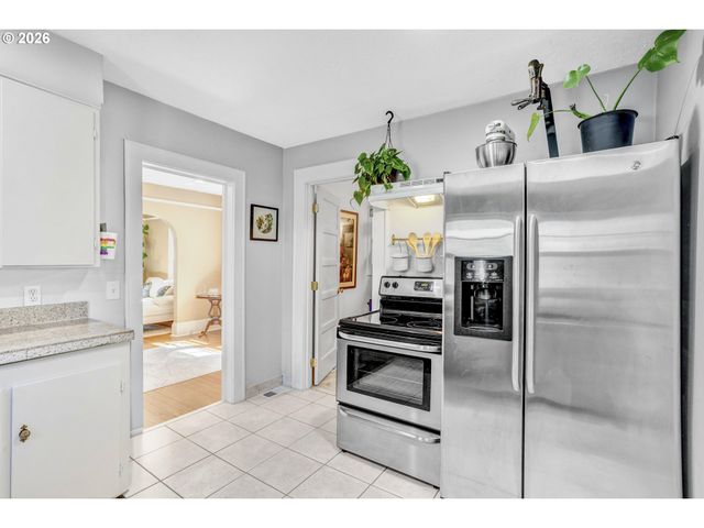 9842 Se HAROLD St, Portland, OR 97266