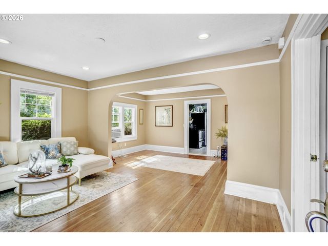 9842 Se HAROLD St, Portland, OR 97266