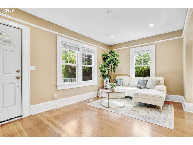 9842 Se HAROLD St, Portland, OR 97266