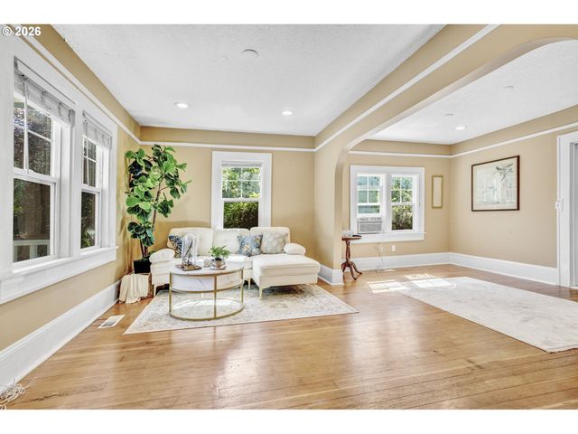 9842 Se HAROLD St, Portland, OR 97266