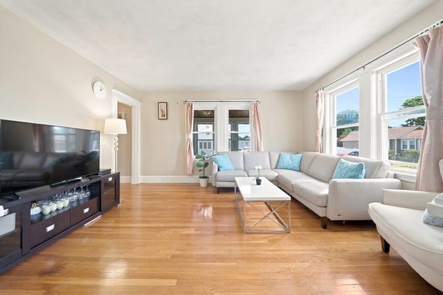 19 Princeton Ave, Weymouth, MA 02191