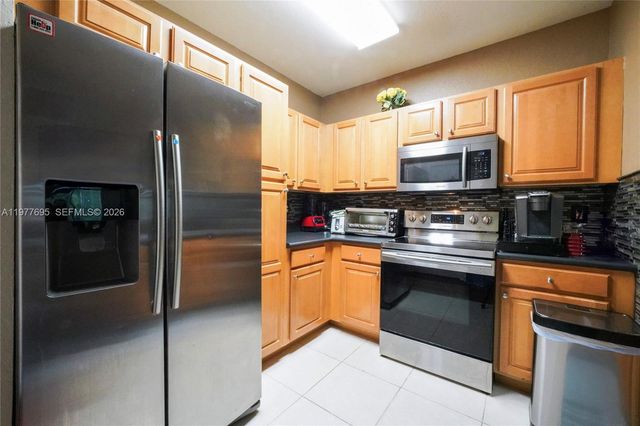 3335 Palomino Dr 323-3, Davie, FL 33024