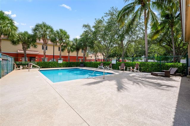 3335 Palomino Dr 323-3, Davie, FL 33024