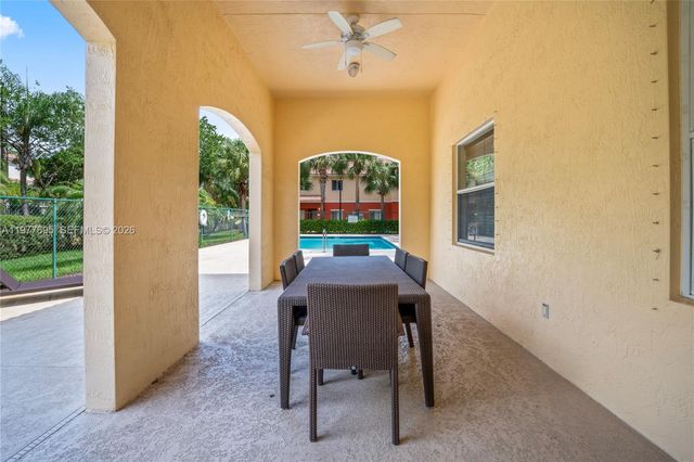 3335 Palomino Dr 323-3, Davie, FL 33024