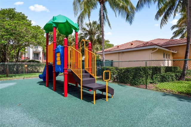 3335 Palomino Dr 323-3, Davie, FL 33024