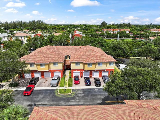 3335 Palomino Dr 323-3, Davie, FL 33024