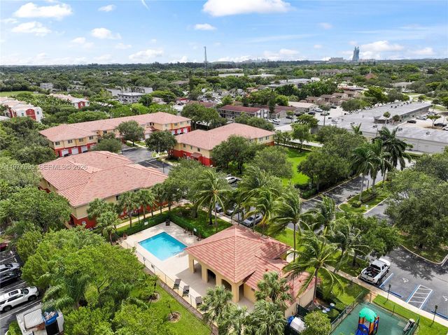 3335 Palomino Dr 323-3, Davie, FL 33024