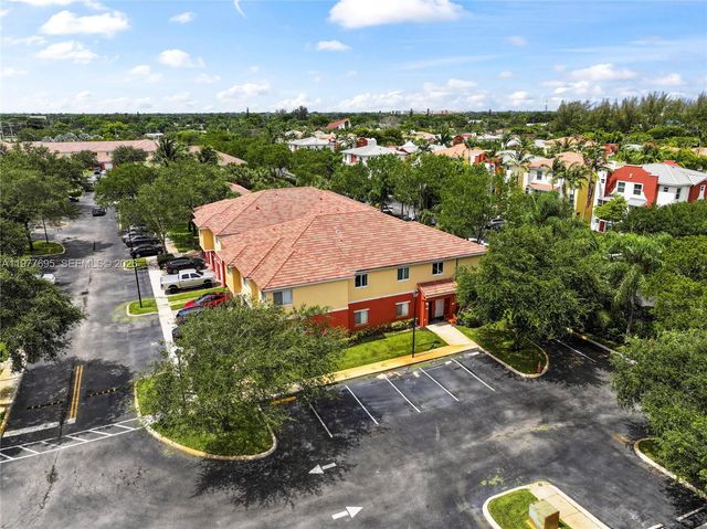 3335 Palomino Dr 323-3, Davie, FL 33024