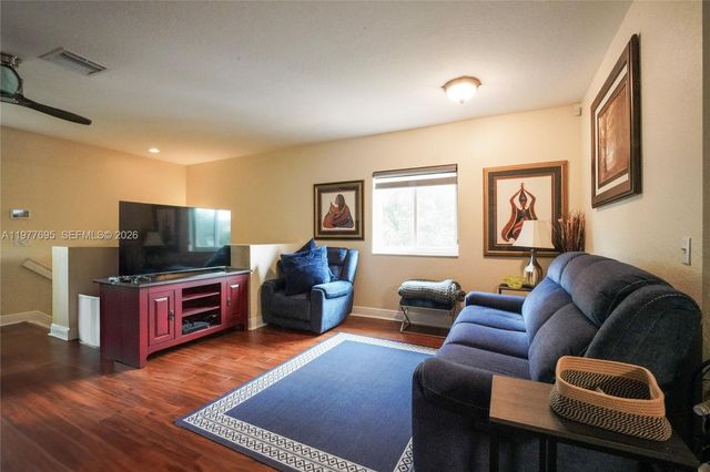 3335 Palomino Dr 323-3, Davie, FL 33024