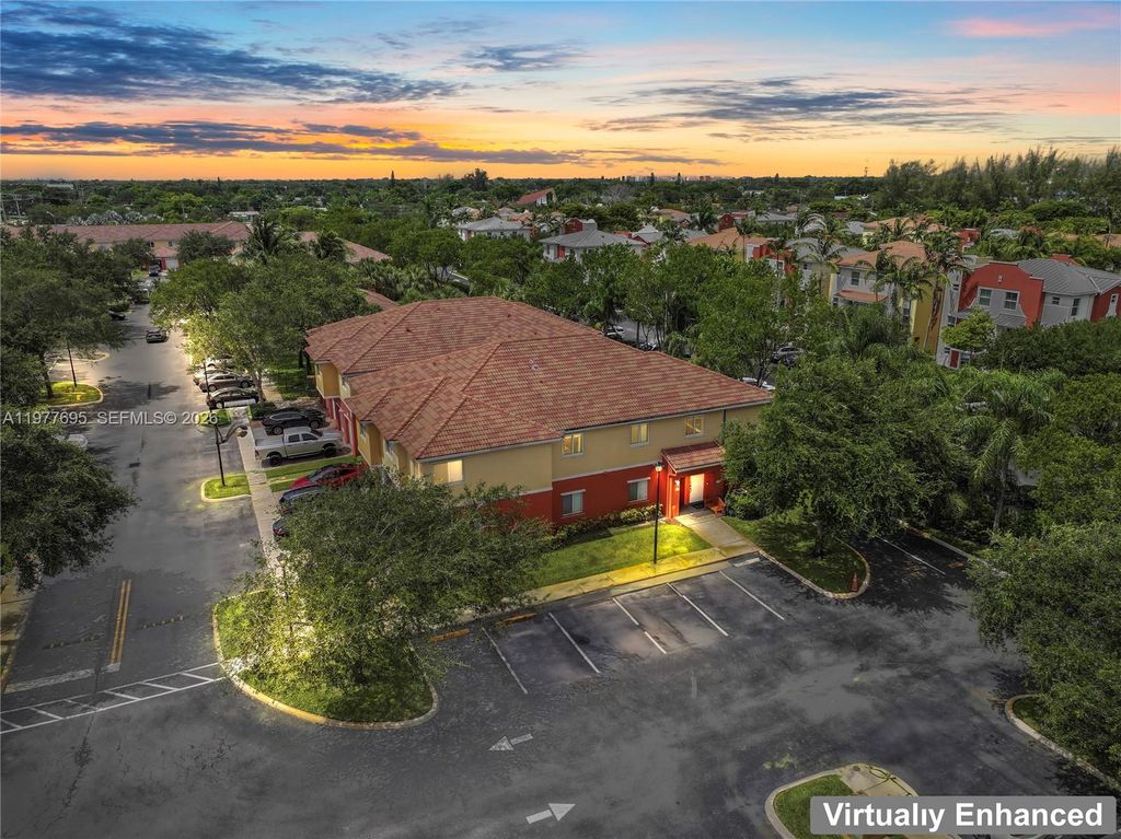 3335 Palomino Dr 323-3, Davie, FL 33024