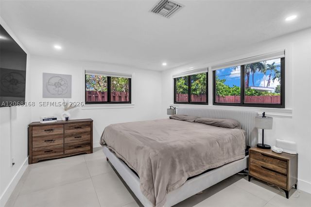 1524 NE 14th Ter, Fort Lauderdale, FL 33304