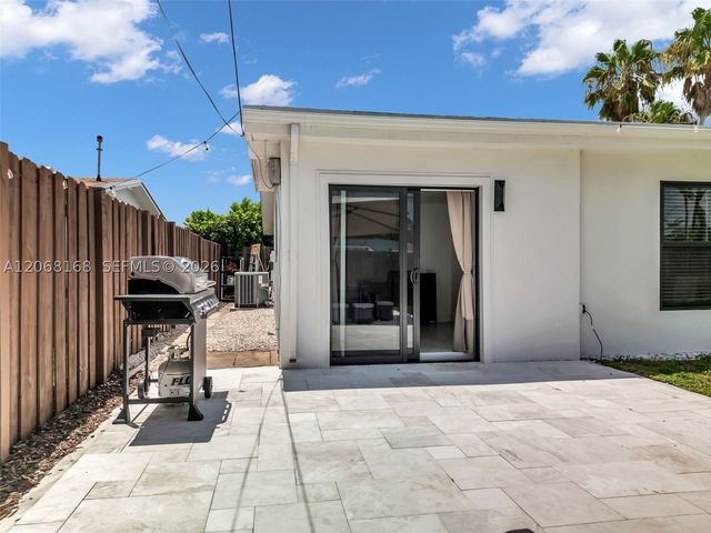 1524 NE 14th Ter, Fort Lauderdale, FL 33304